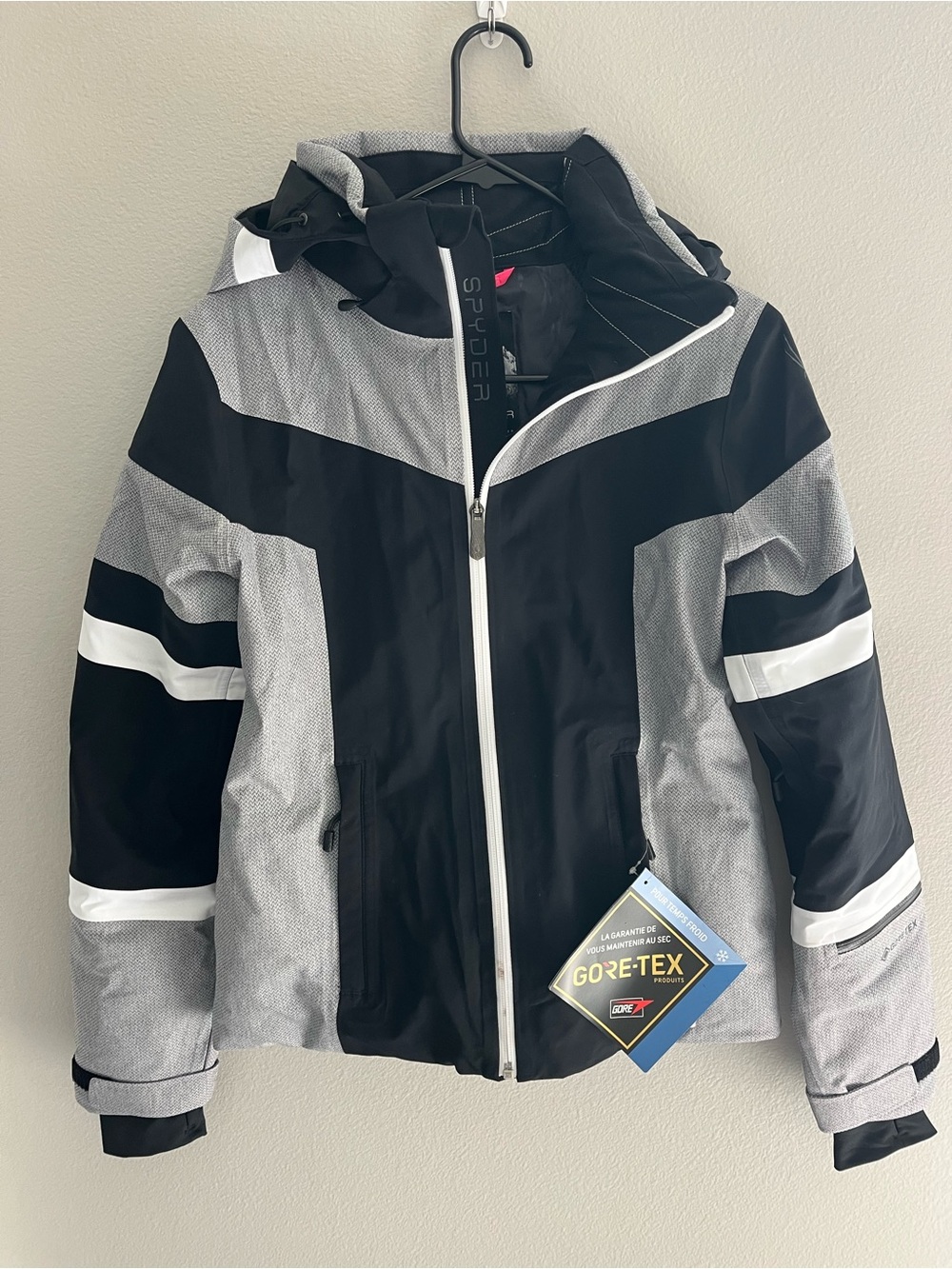 NWT Spyder Black Gray Captivate GTX Gore-Tex Ski Jacket Women’s Sz 2 *FLAW*
